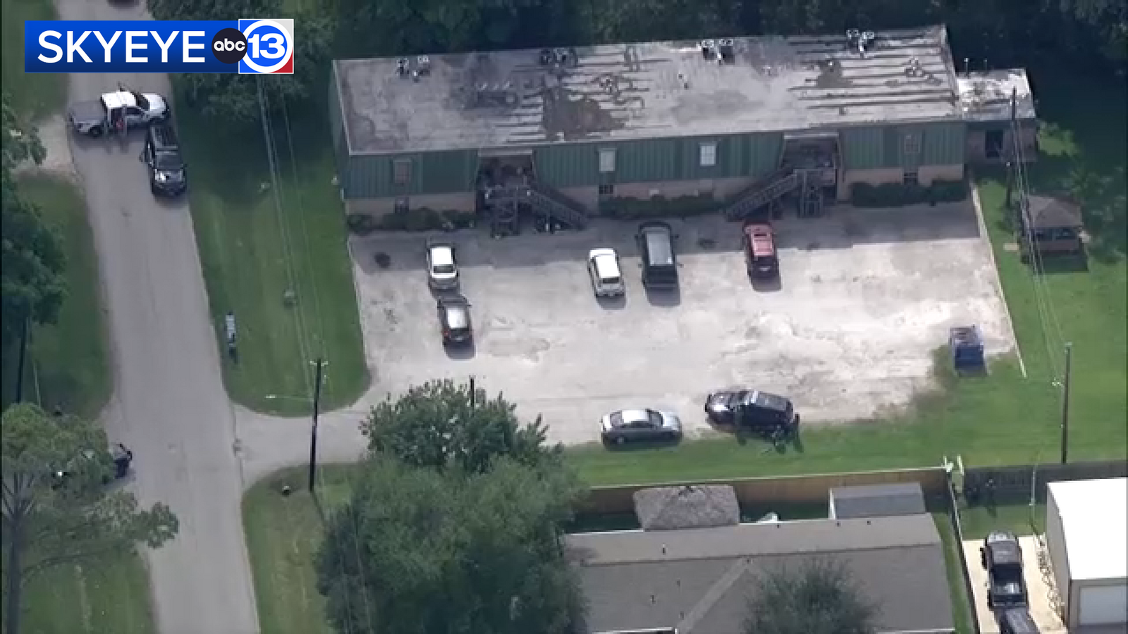 Law enforcement sources say suspect barricaded in Santa Fe apartment
