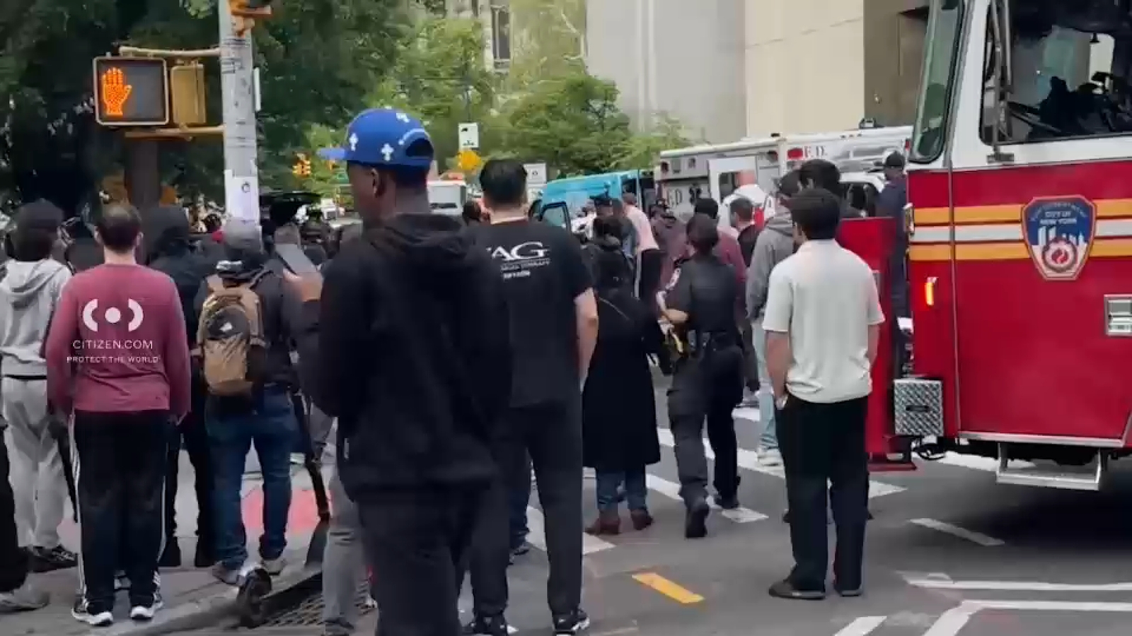 2 pria tewas setelah pengendara yang tak terkendali menabrak mobil parkir, pejalan kaki di Upper West Side