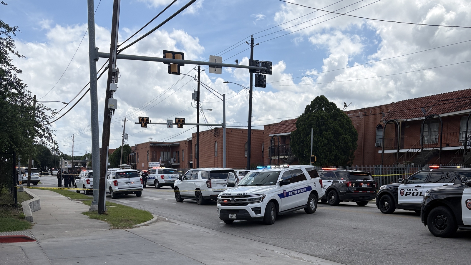 Armed man trying to board bus dies after police shooting: METRO
