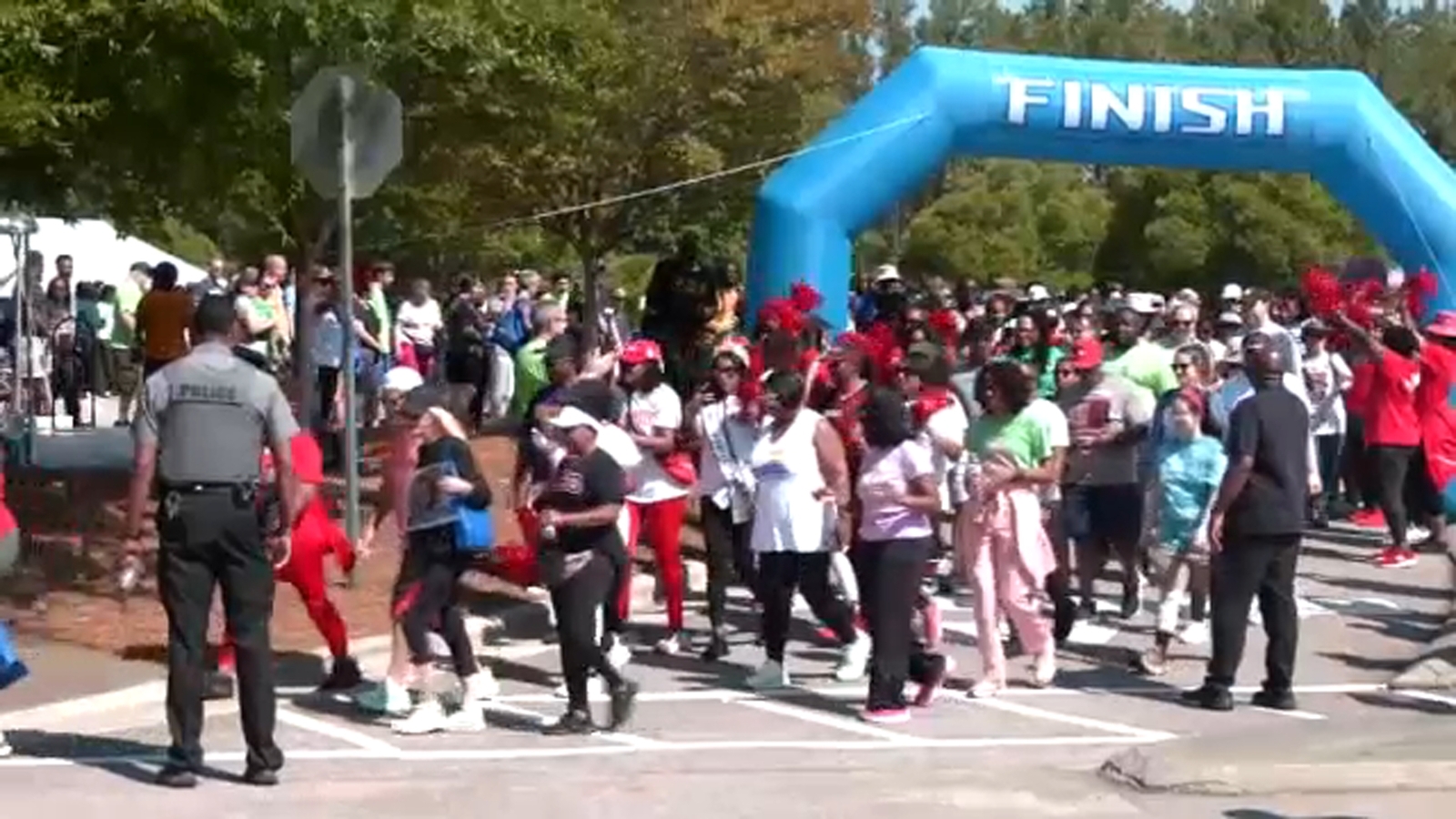 NAMIWalks draws hundreds to fight mental health stigma