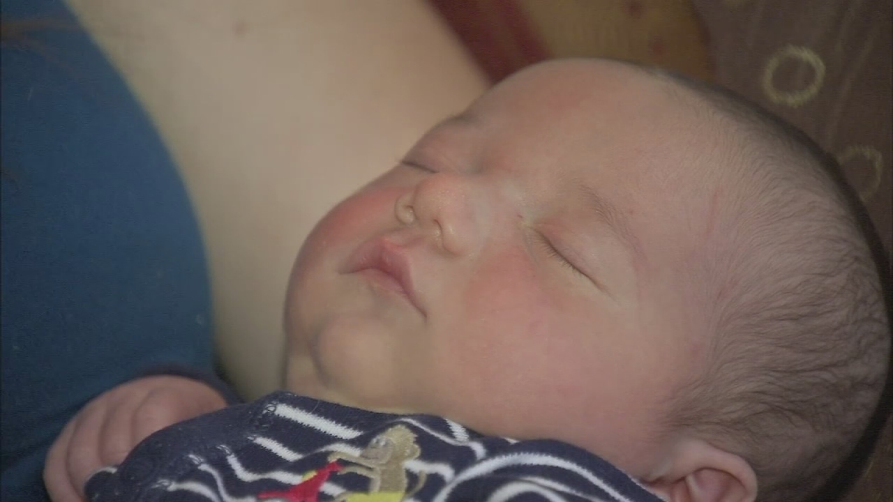 Hero officers help deliver baby in parking lot