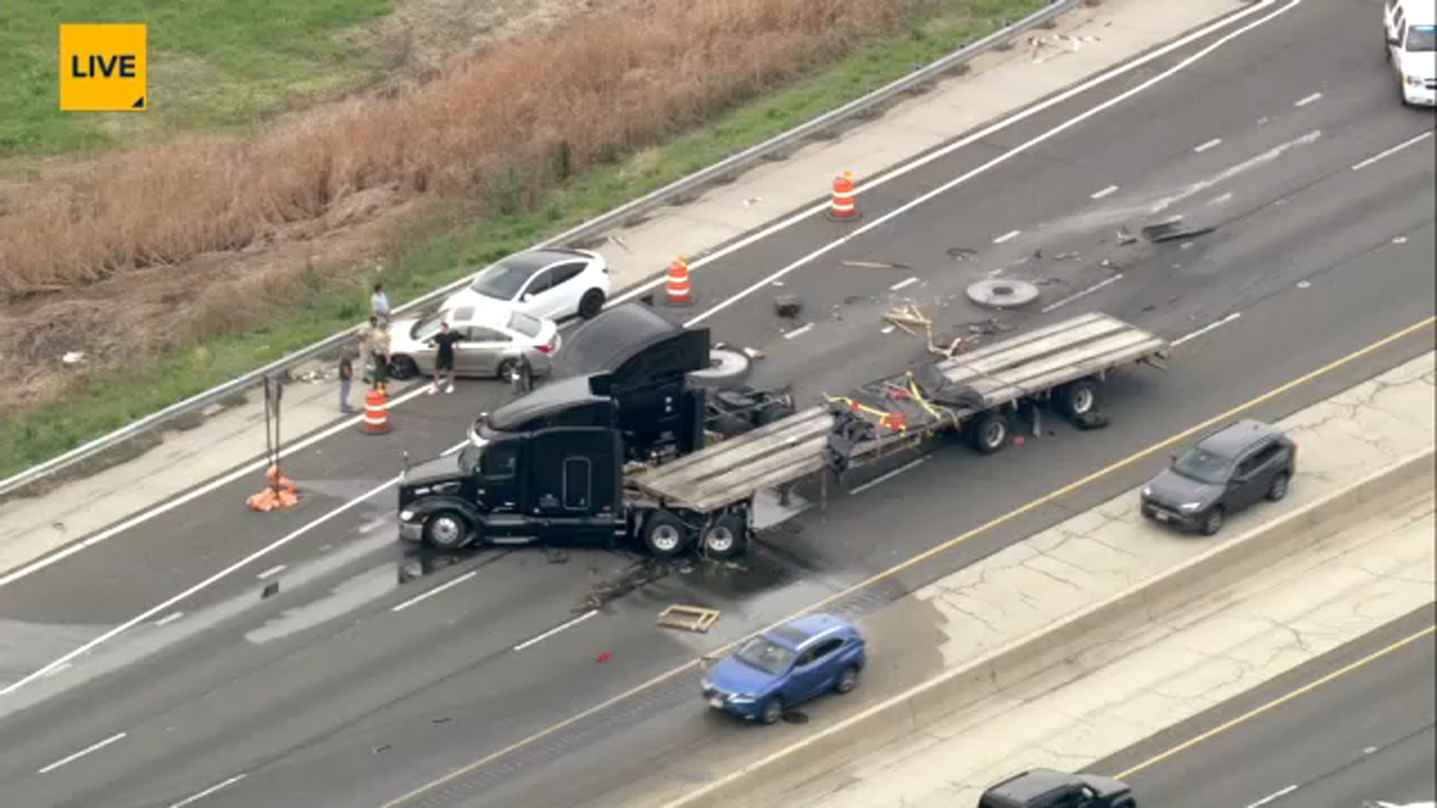 Chopper 7 over crash involving 2 semis on I-55Chopper 7 was over the scene Tuesday morning of a crash involving two semis on I-55.