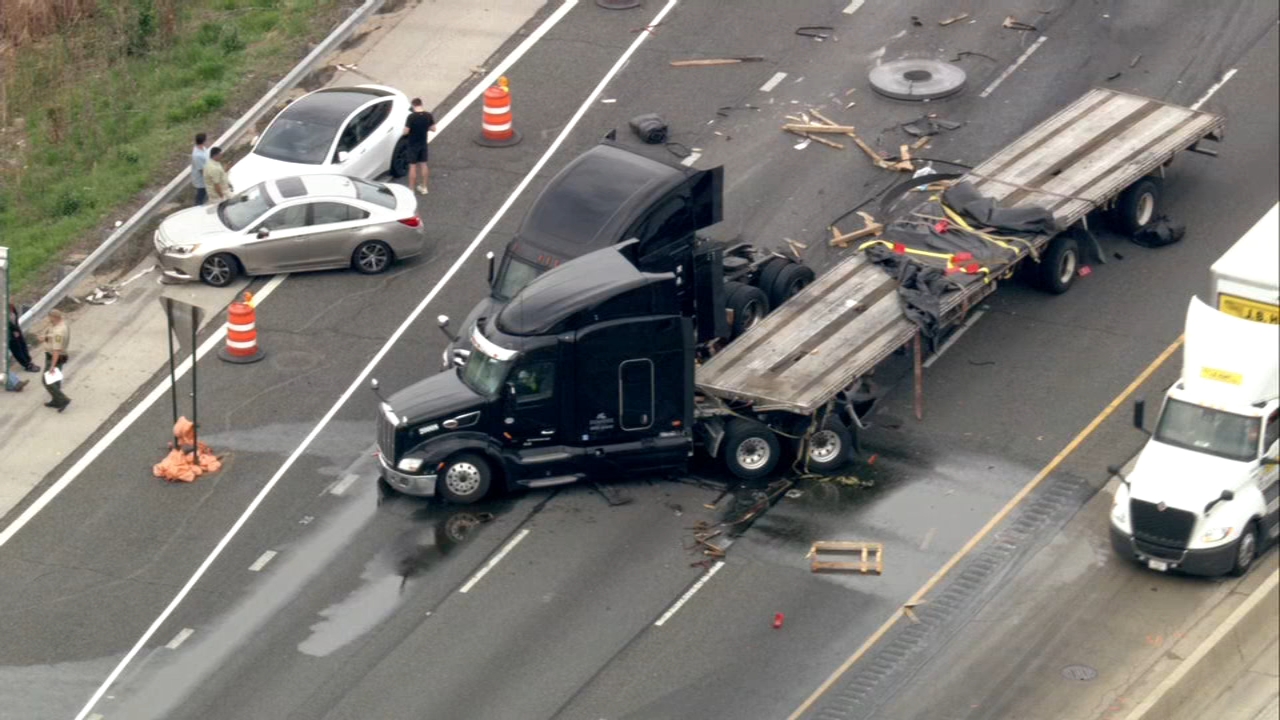 Chicago area traffic, today: Chopper 7 over crash involving 2