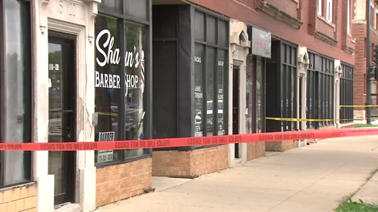 Man shot inside Washington Park business, Chicago police say