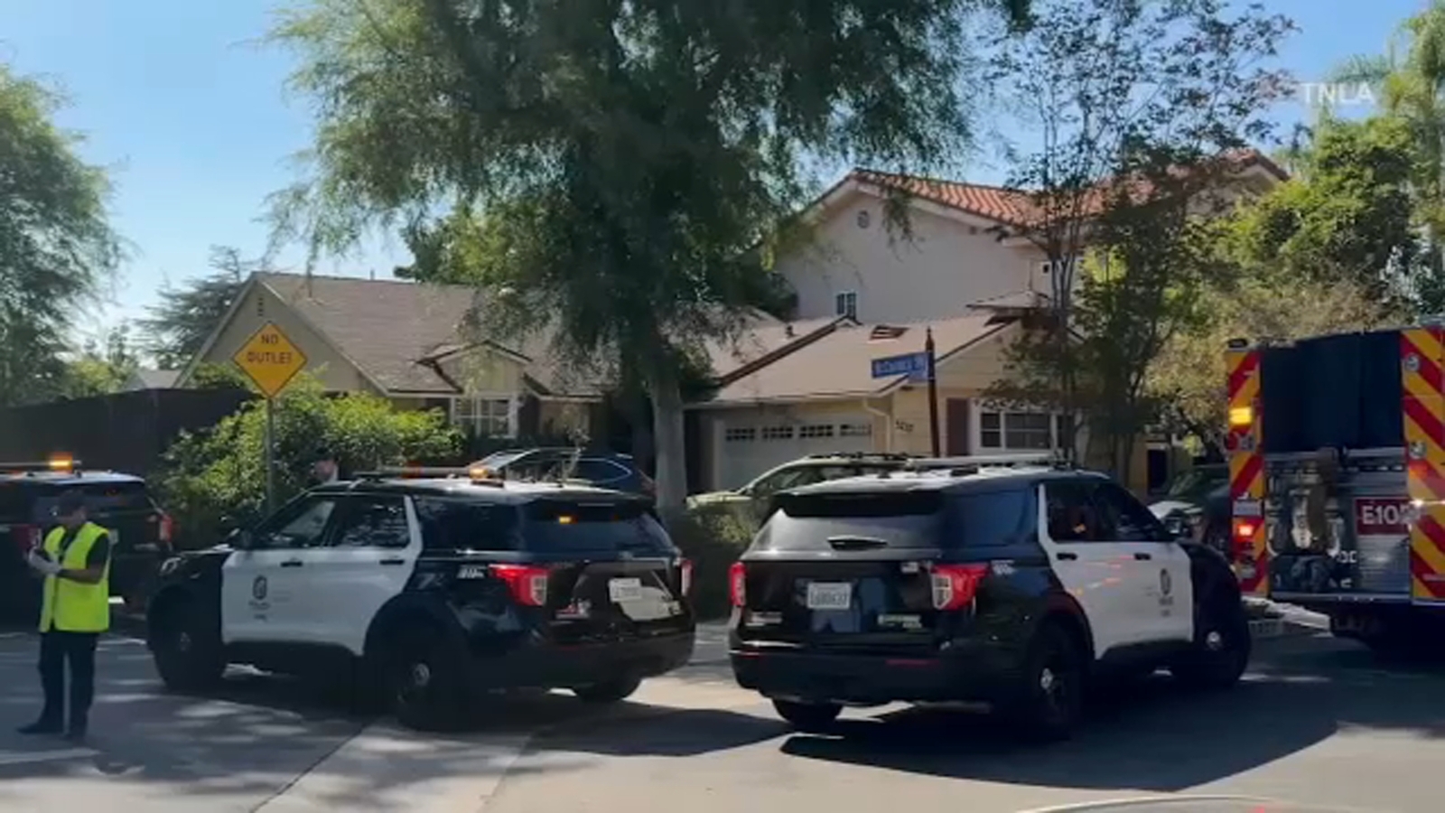 Child found dead inside hot car in Valley Village