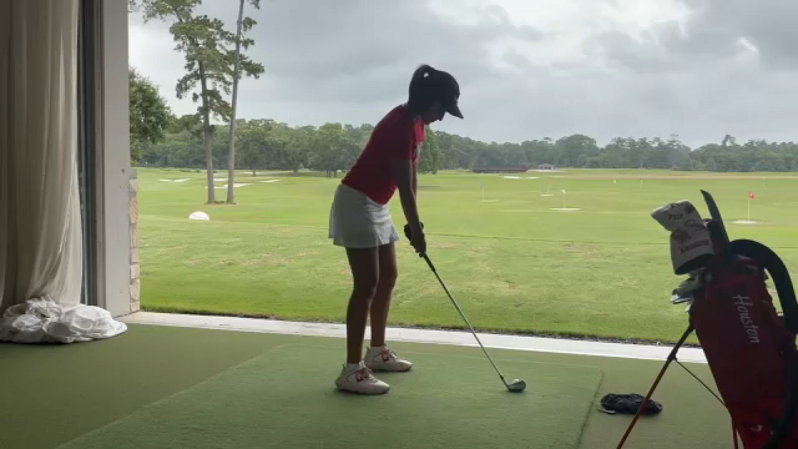UH women's golf team makes history with family atmosphere