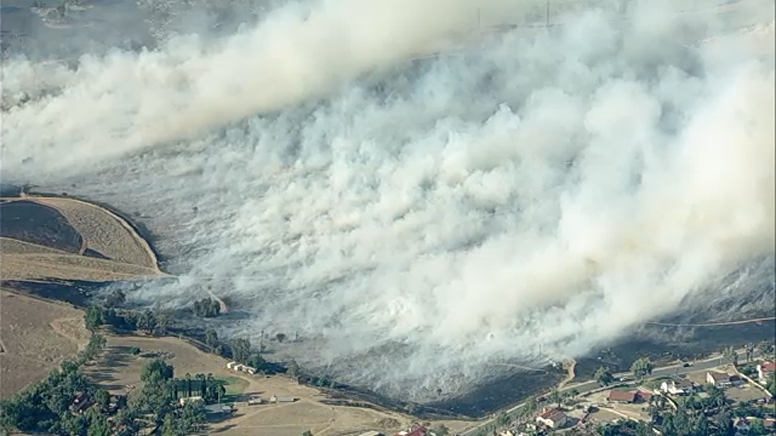 Bain Fire in Jurupa Valley grows to 1,375 acres, 10% containment