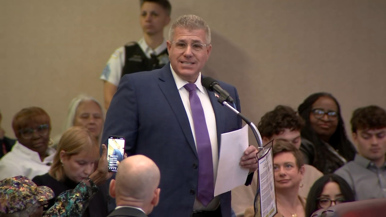 IL GOP governor candidate Darren Bailey apologizes to Chicago