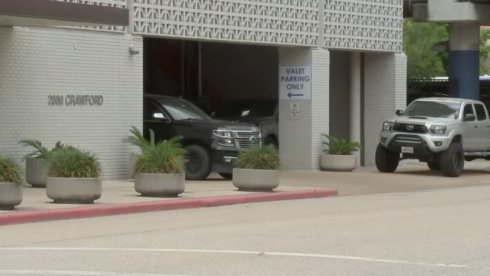 Brother charged with murder in stabbing death of man in Midtown: HPD