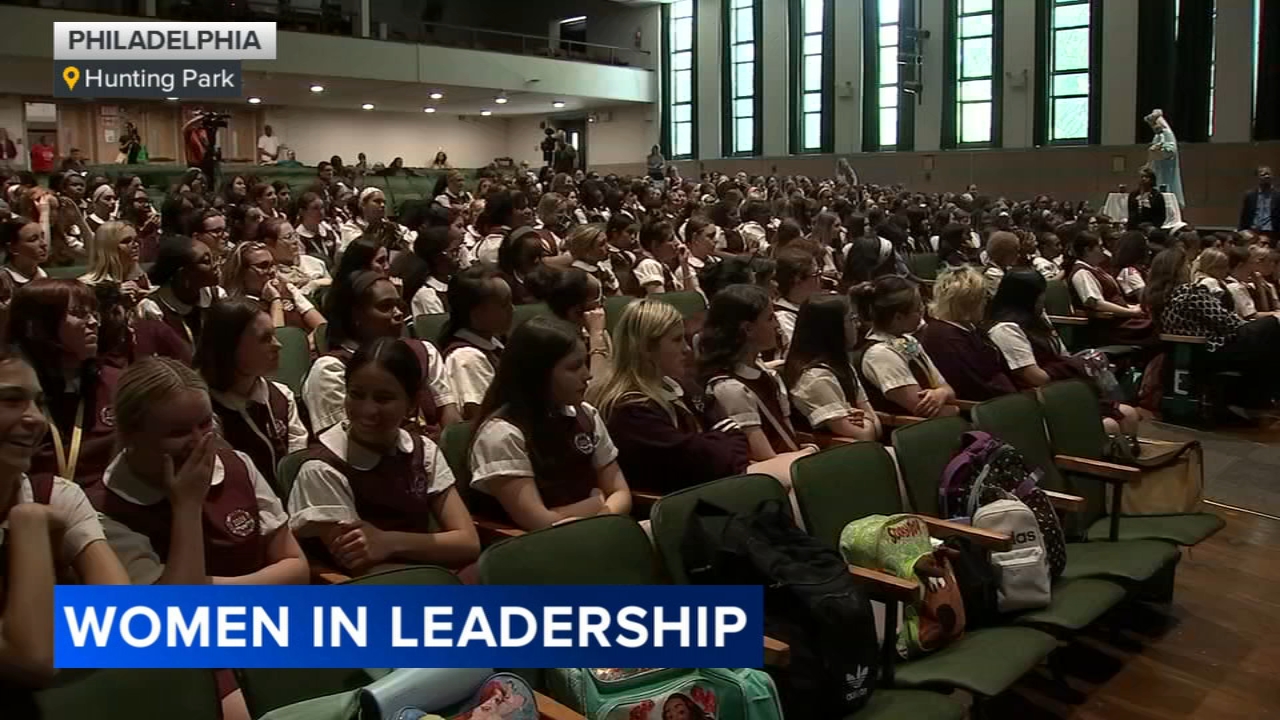 Mayor Parker participates in speaker series at Little Flower Catholic High School