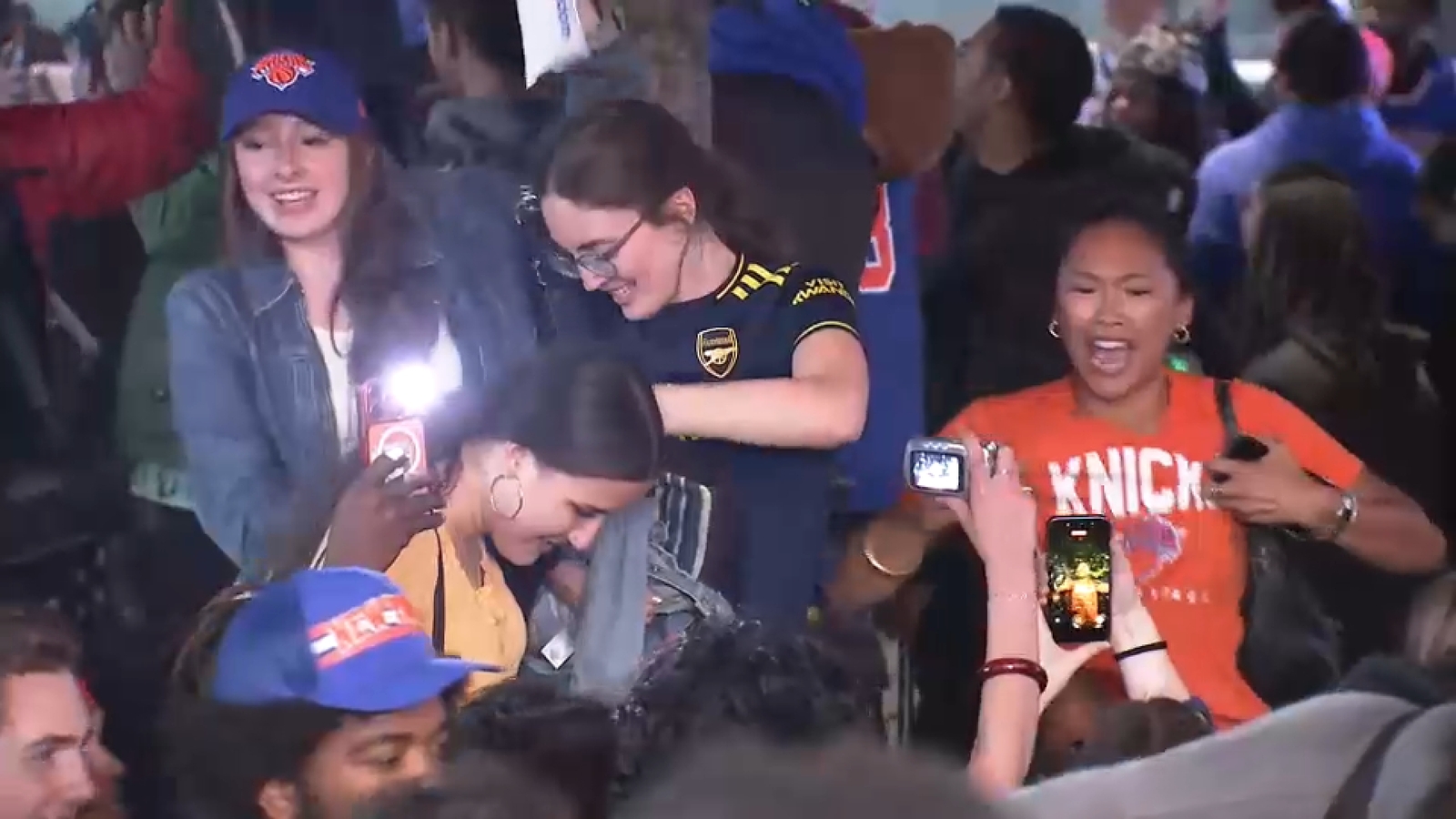 Fans react to Knicks' Game 2 win over the Cavs