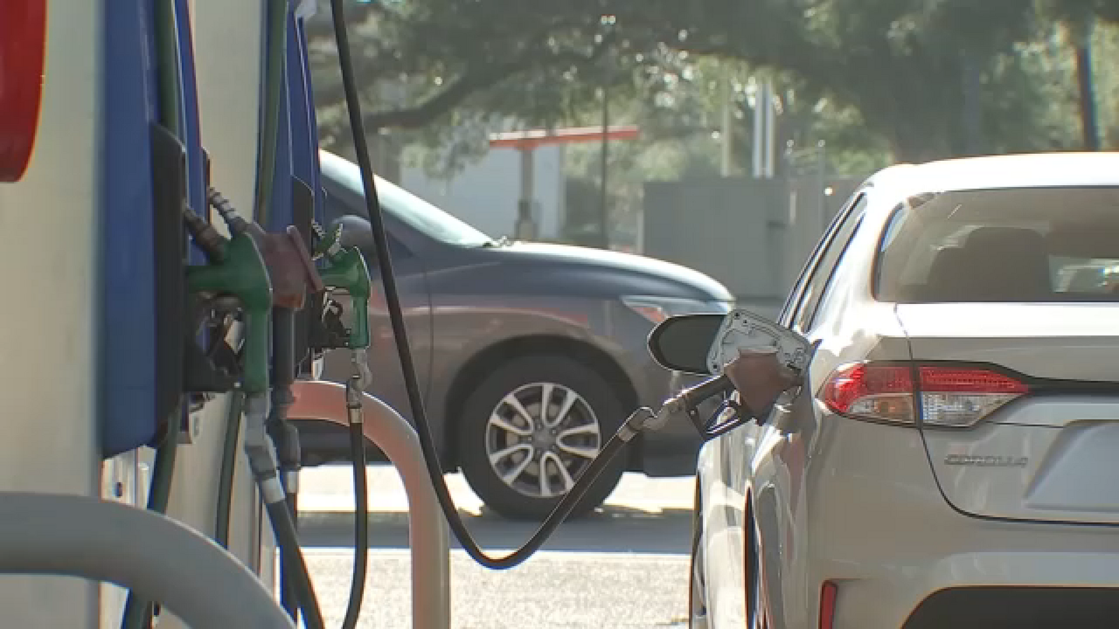 Experts believe we could see record-breaking gas prices this summer