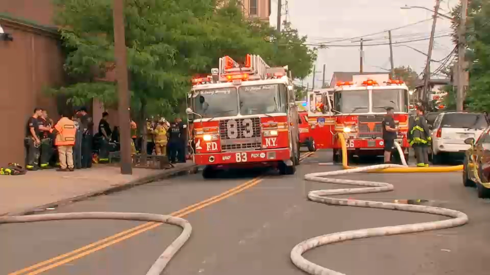 Explosion and fire in Staten Island shipyard kills 1, injures dozens