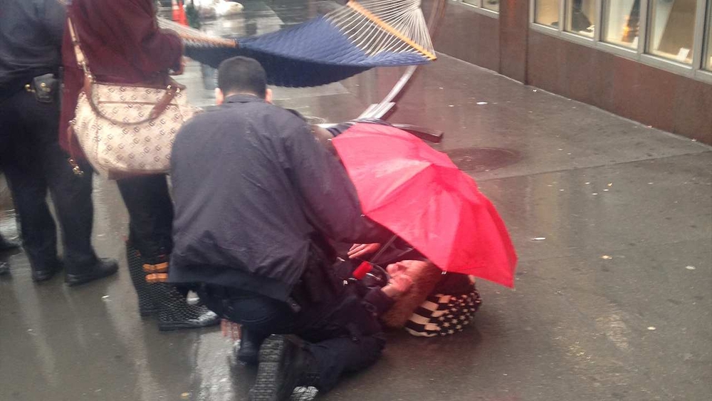 Hammock falls from building and lands on woman in Manhattan