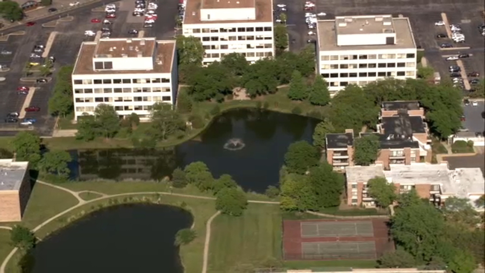 Schaumburg death investigation: Body found in pond near 1800 Walden ...