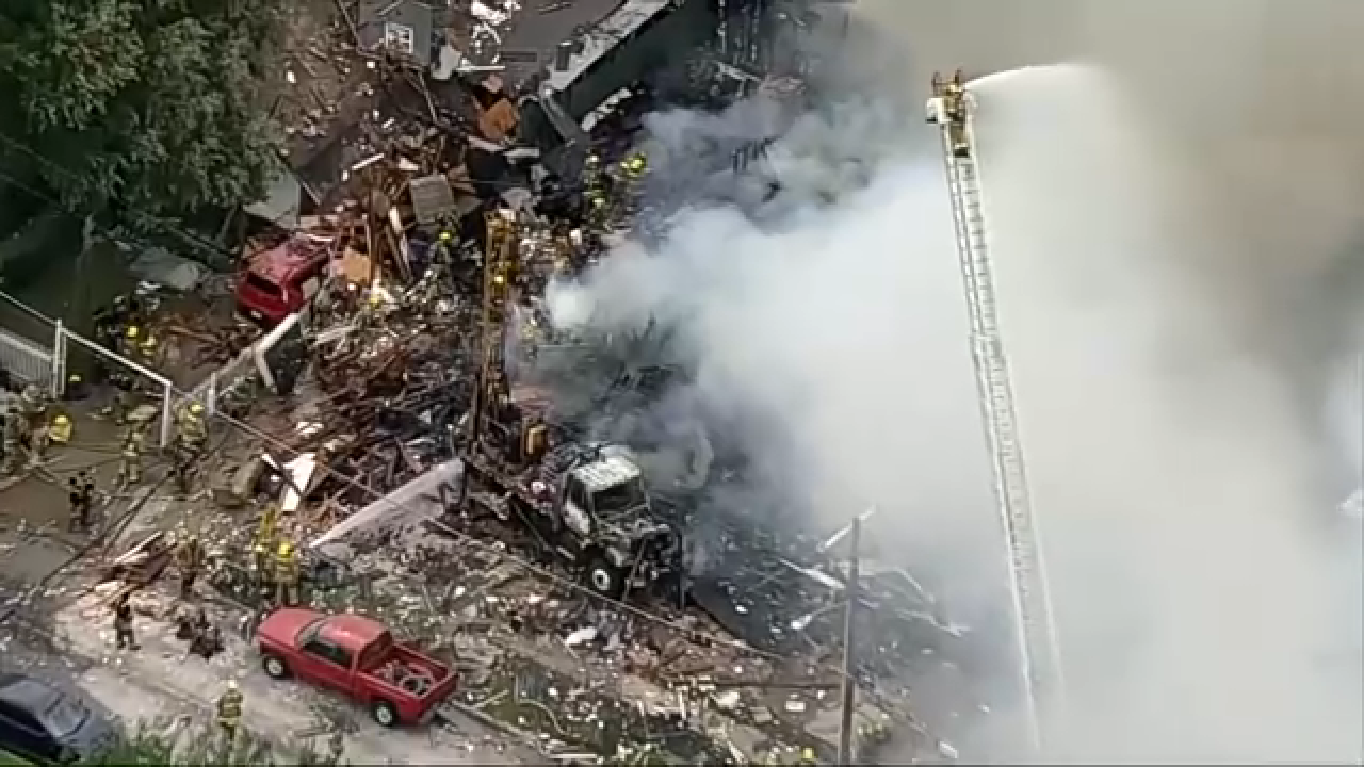 First responders rushed to the scene of a reported explosion at a Dallas apartment complex on Thursday afternoon.