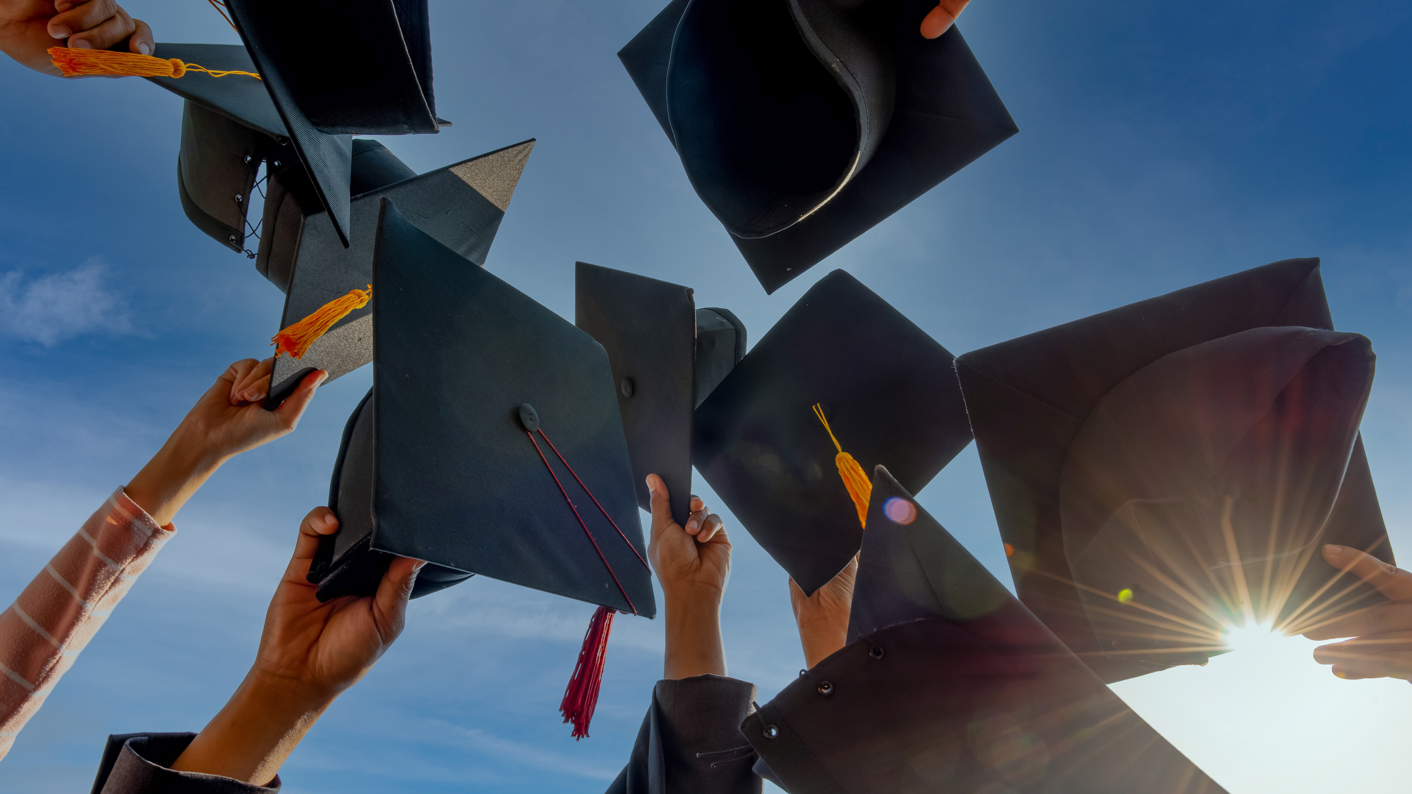 College grads struggle to land jobs in 'shaky' market