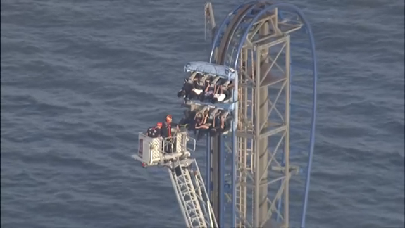 8 students rescued from Texas roller coaster that was stuck for hours
