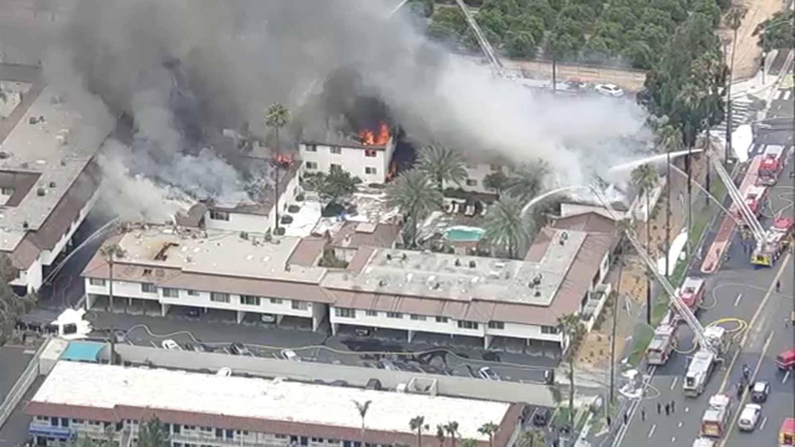 Large fire erupts at Riverside apartment building, 2 buildings evacuated at University Riverside Gardens Large fire erupts at Riverside apartment building, 2 buildings evacuated at University Riverside Gardens