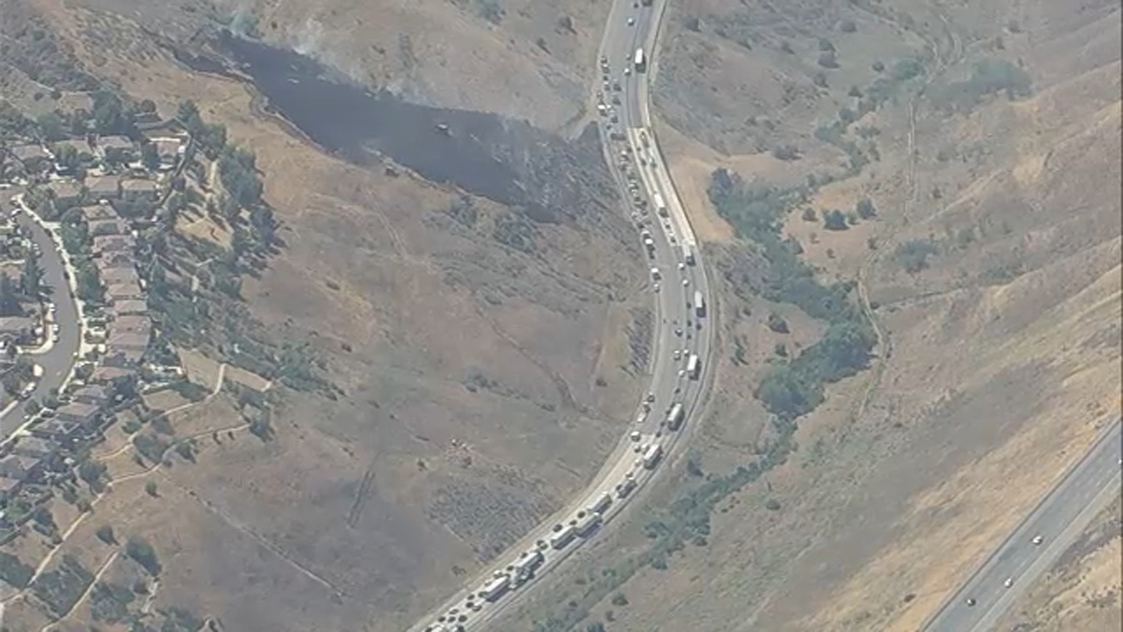 Fire near 5 Freeway in Castaic creates major traffic backup - ABC7 Los ...