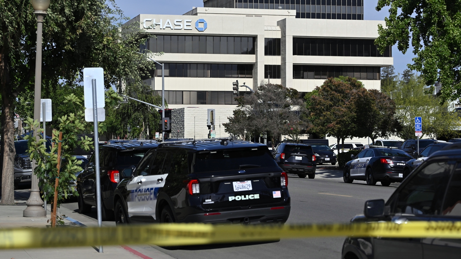 Police say man barricaded himself inside bank with others in California city of Bakersfield Police say man barricaded himself inside bank with others in California city of Bakersfield