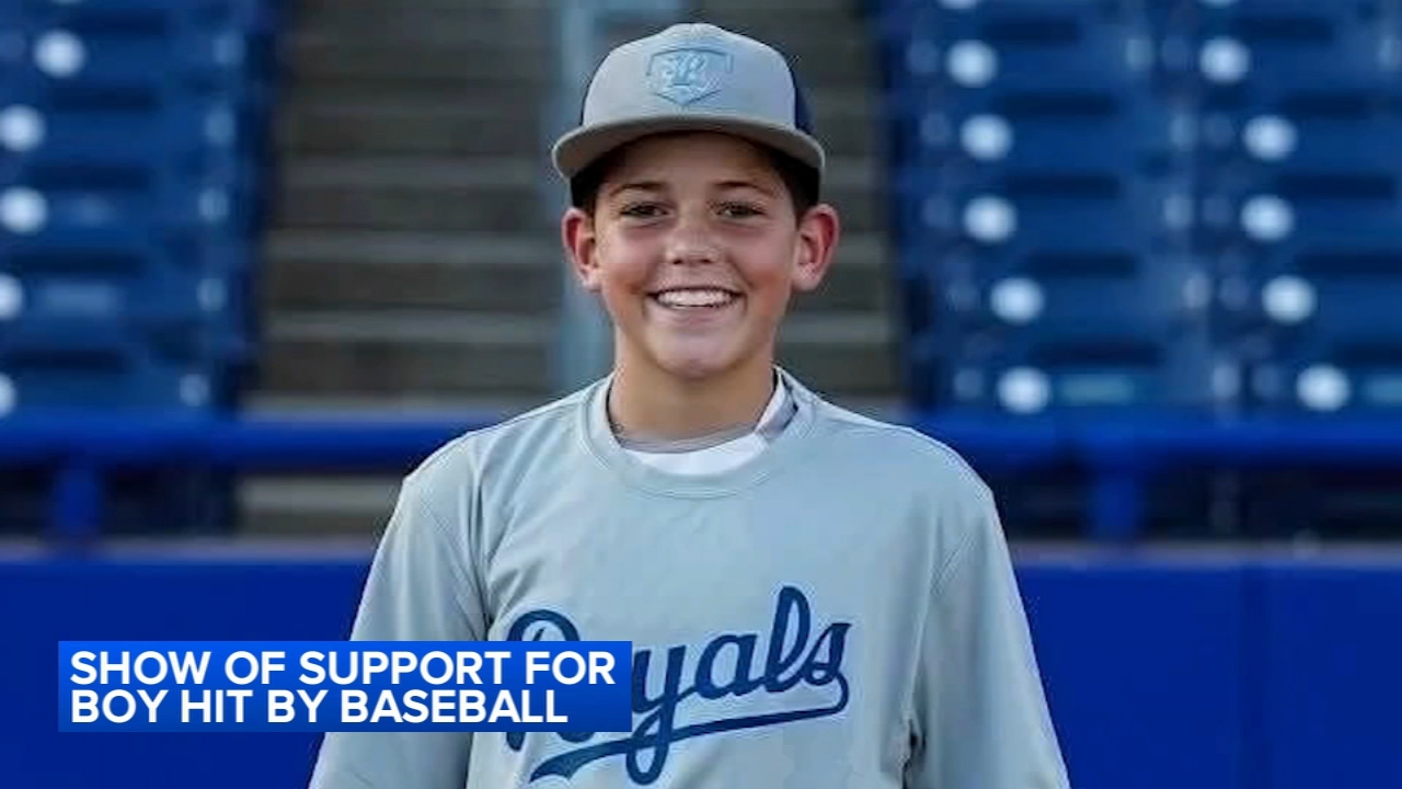 Ben Franklin Bridge lights up blue in honor of Xavier Taylor, 12-year-old  baseball player critically injured before game - 6abc Philadelphia