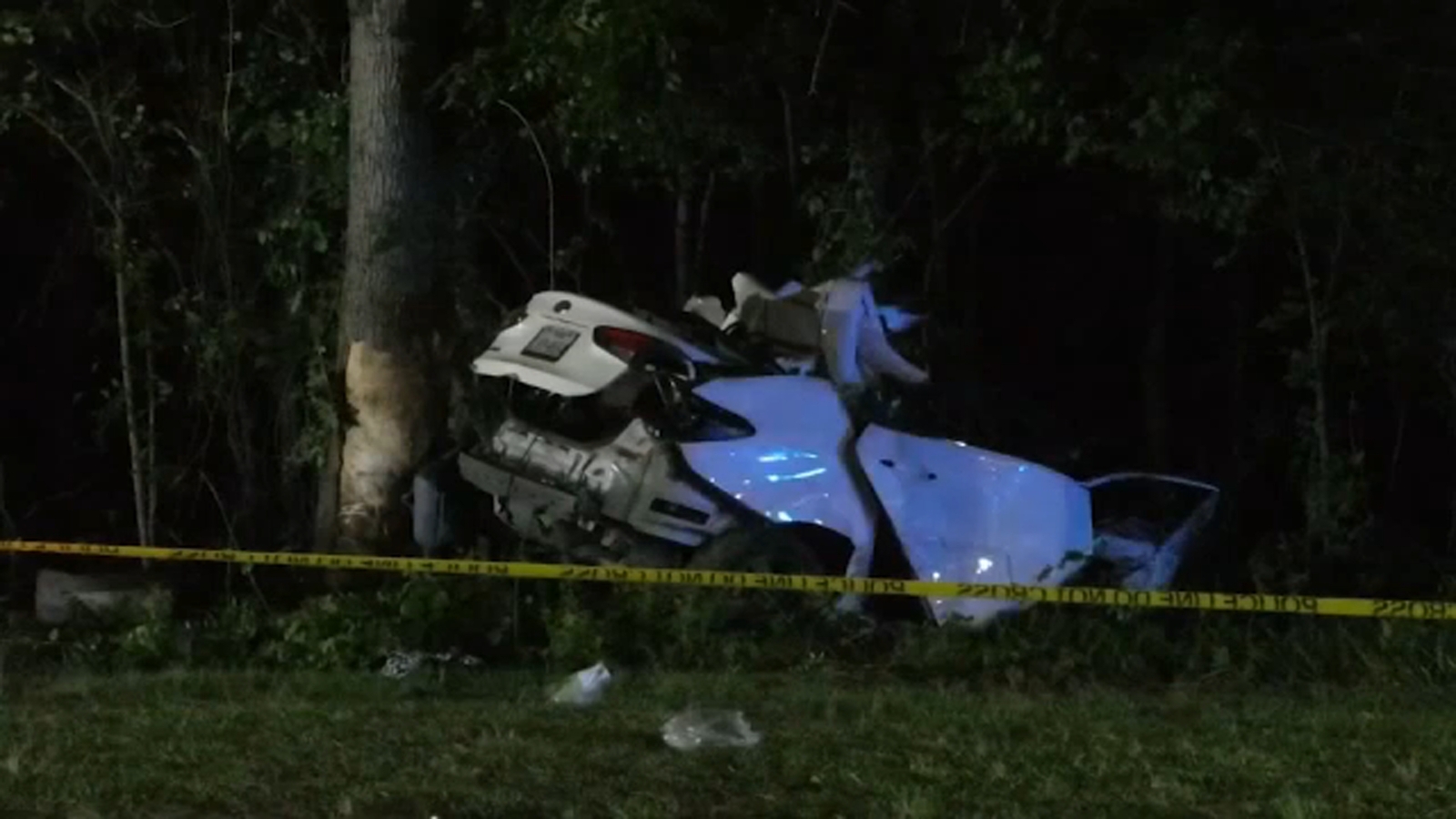 2 dead, 1 critically hurt in single-car crash in Fayetteville, police say