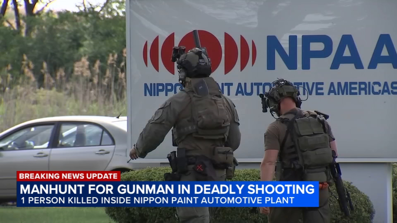 Suspect at large after deadly shooting at business in south suburbs