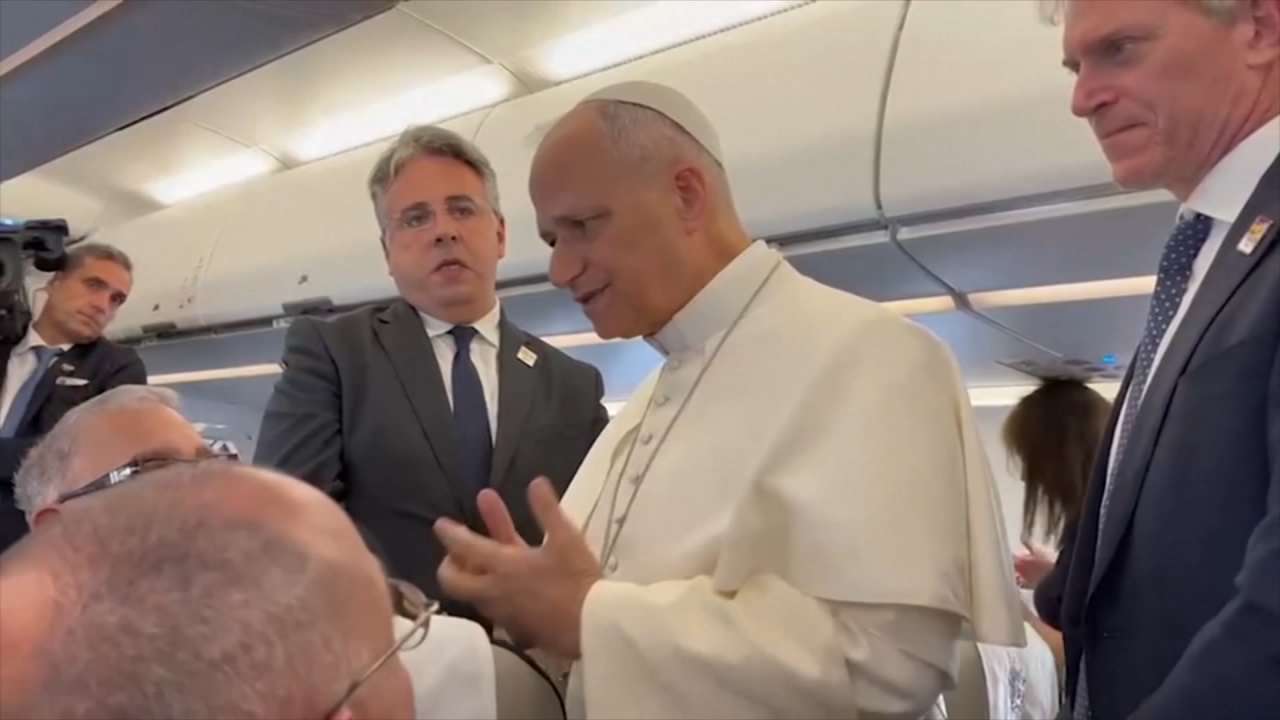 Pope criticizes Trump immigration policies