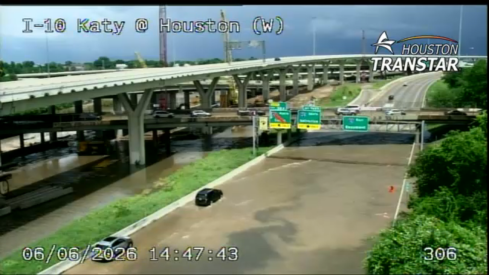 All eastbound lanes reopen after road closure on I-10 at Houston Ave. due to flooding: TranStar