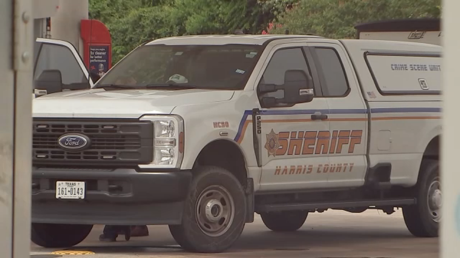 Man killed, 18-year-old wounded after fight led to shooting in north Harris County, deputies say