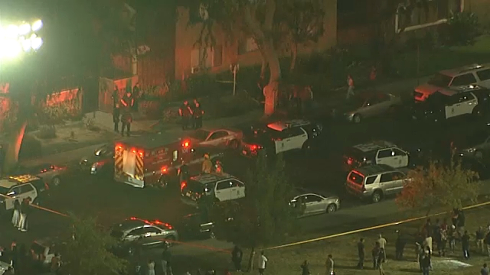 Man, twin 10-year-old boys dead in apparent murder-suicide in Canoga Park, police say Man, twin 10-year-old boys dead in apparent murder-suicide in Canoga Park, police say