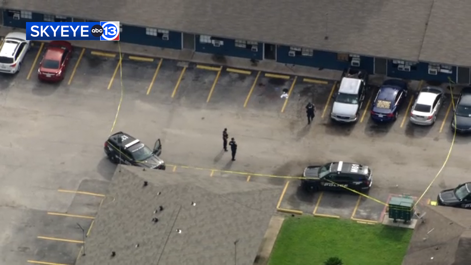 Shooter detained, woman dead after shooting in northeast Houston, HPD says