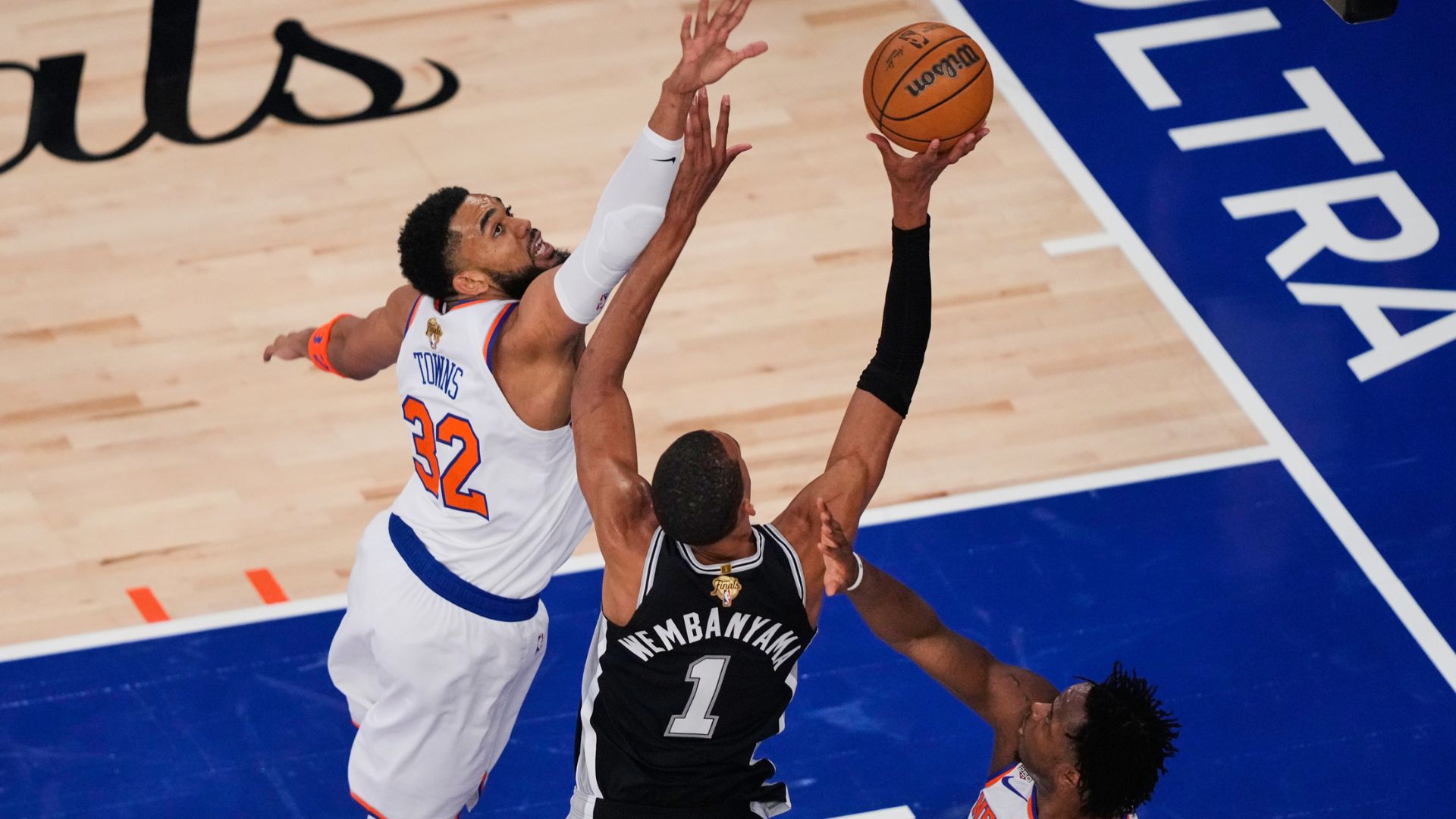 New York Knicks center Karl-Anthony Towns (32) defends against San Antonio Spurs forward Victor Wembanyama (1) during Game 3 (AP Photo/Yuki Iwamura)
