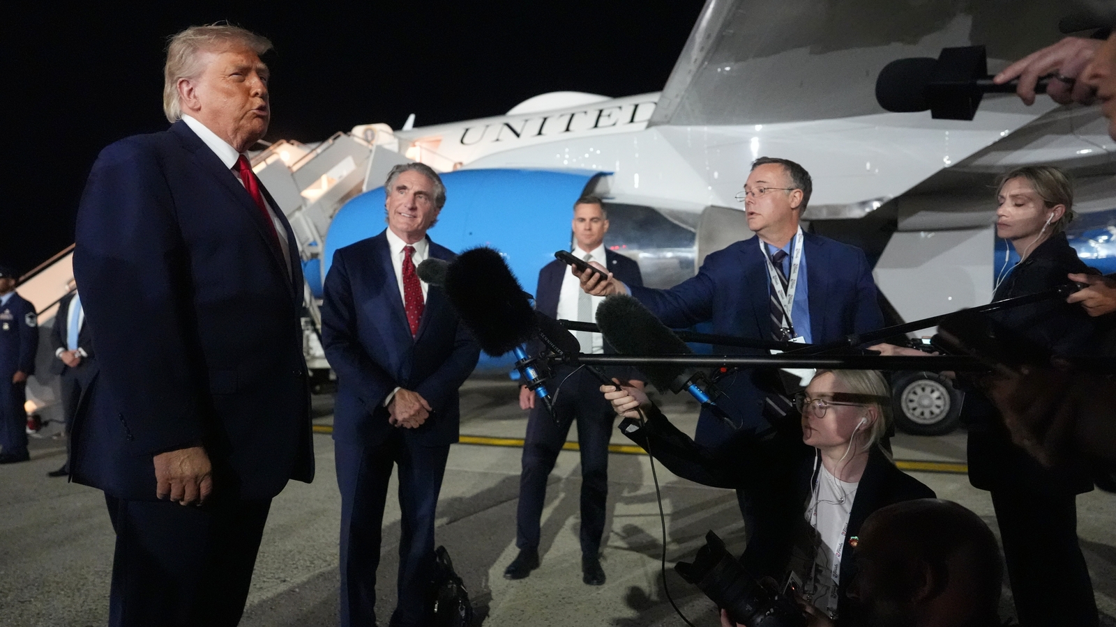 Trump diz que pilotos estão bem após helicóptero dos EUA cair perto do Estreito de Ormuz