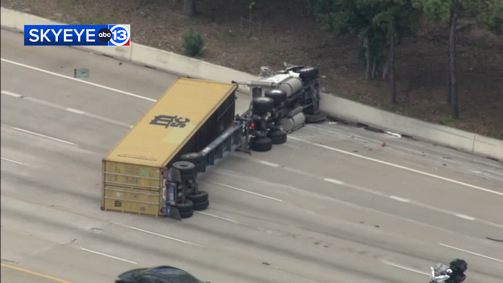 Overturned big rig causes multiple WB lanes to shut down on I-10 at Pin Oak Road: Houston TranStar