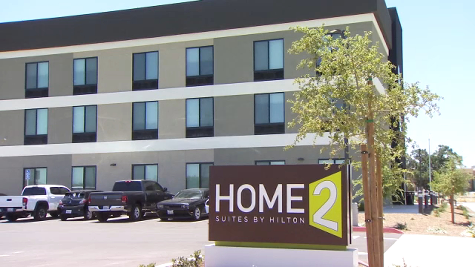 その他 HILTON AC- 201 New Hilton hotel opens in Fresno with ribbon-cutting ceremony