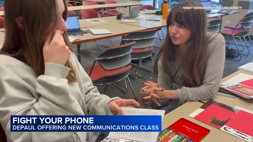 New class at DePaul encouraging students to 'Fight Your Phone'