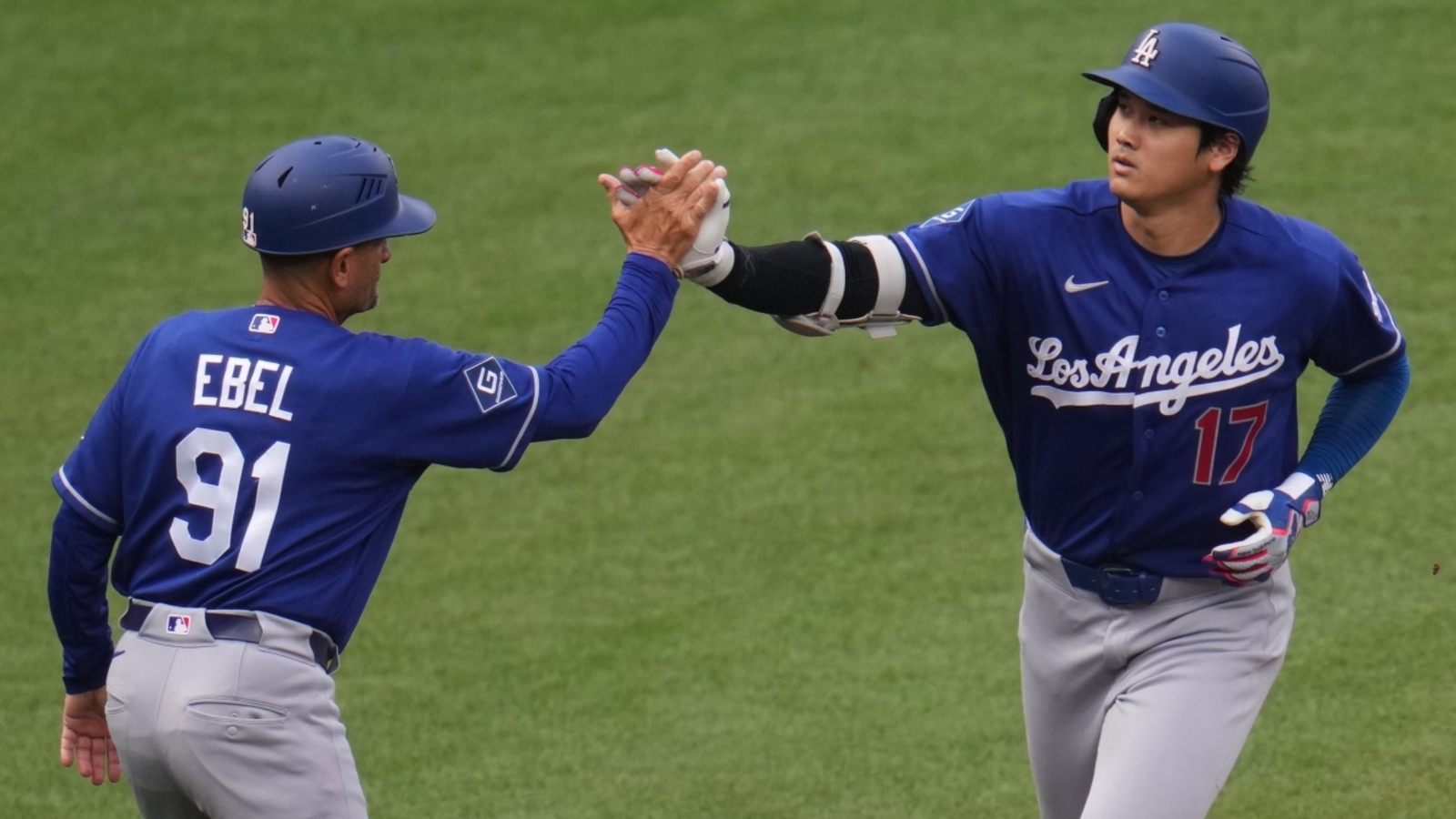 Shohei Ohtani exits Dodgers-Pirates game with left knee inflammation Shohei Ohtani exits Dodgers-Pirates game with left knee inflammation