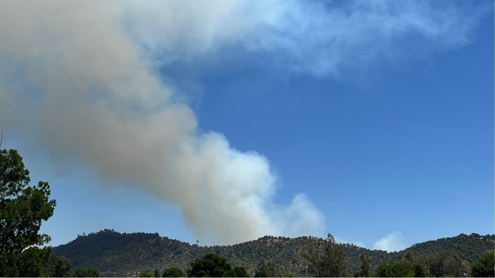 Mandatory evacuations ordered as crews battle Stoney Fire near Tollhouse