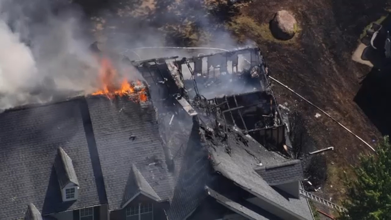 Several displaced after Raleigh townhouse fire - ABC11 Raleigh-Durham