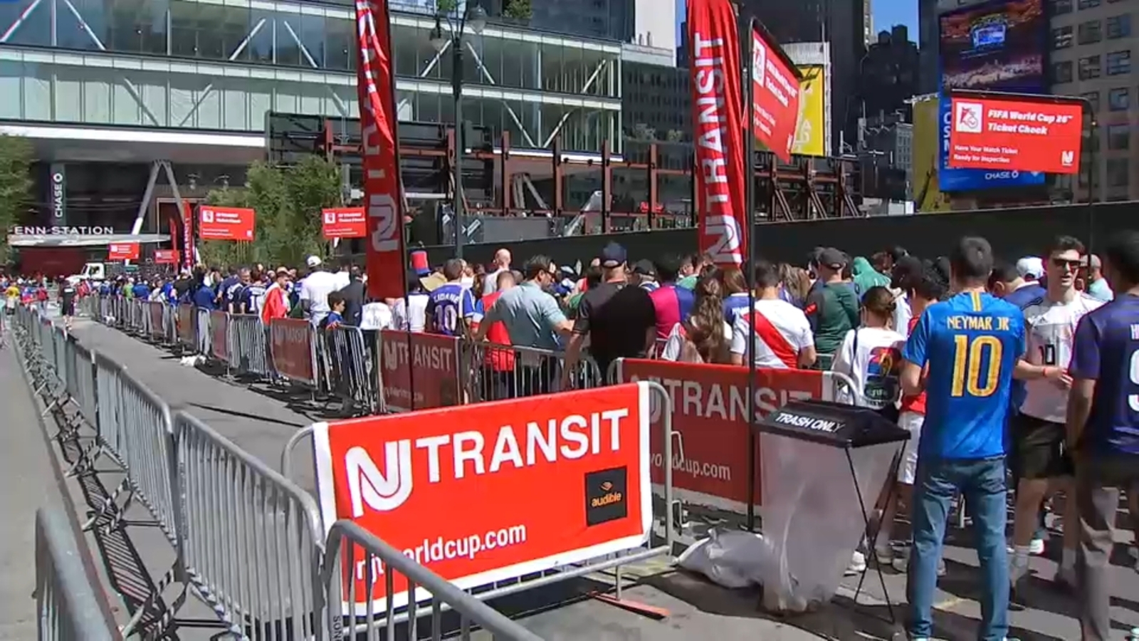 Travel mainly smooth Tuesday despite gridlock alert due to World Cup France-Senegal match