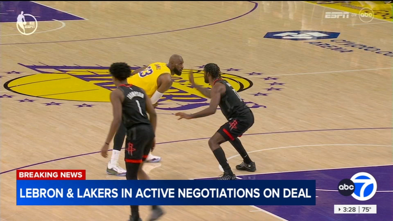 LeBron James in active negotiations with Lakers on new deal