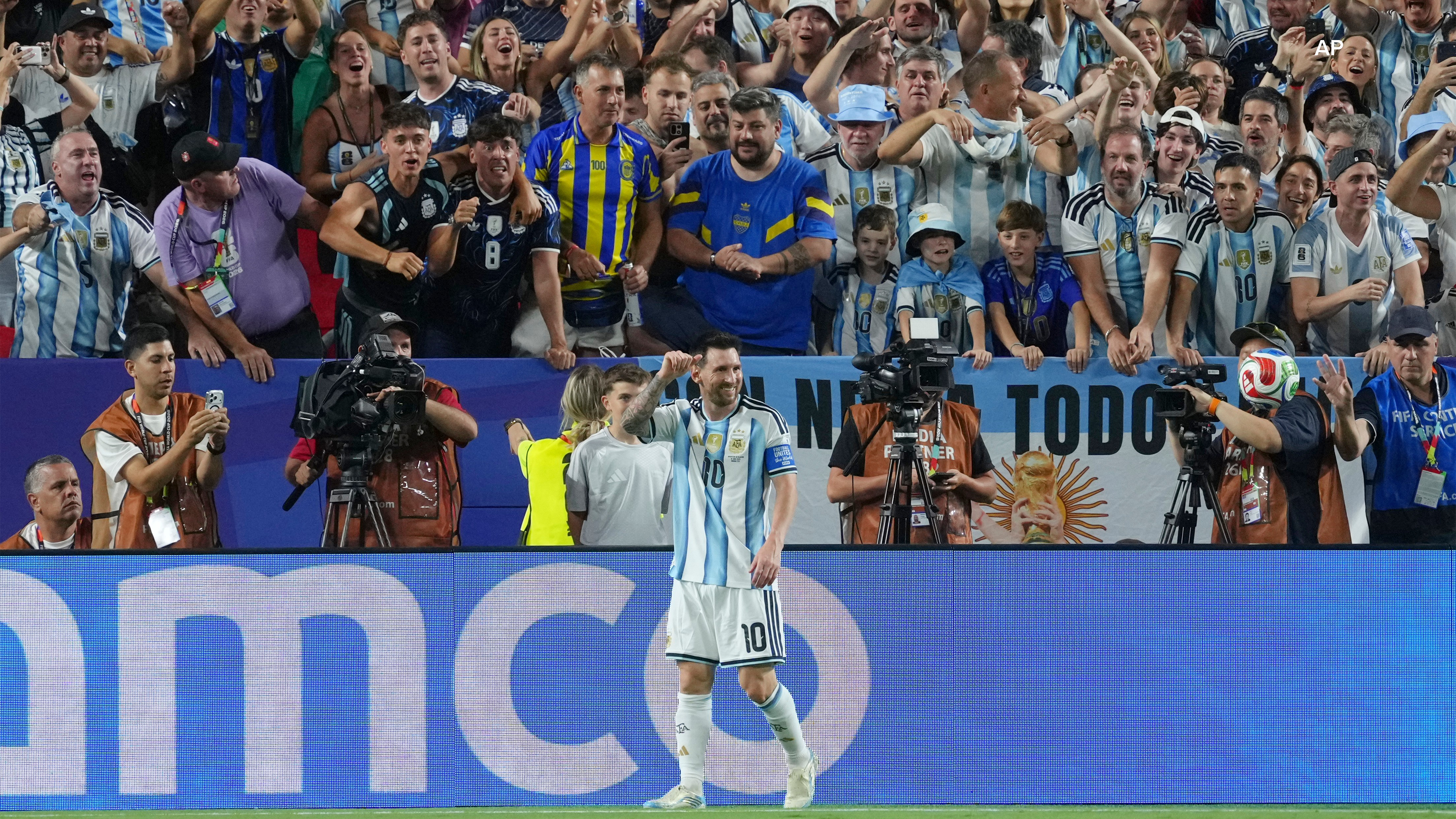 Lionel Messi (10) celebrates after scoring his second goal during the World Cup Group J soccer match between Argentina and Algeria on Tuesday, June 16, 2026. (AP Photo/Ed Zurga)
