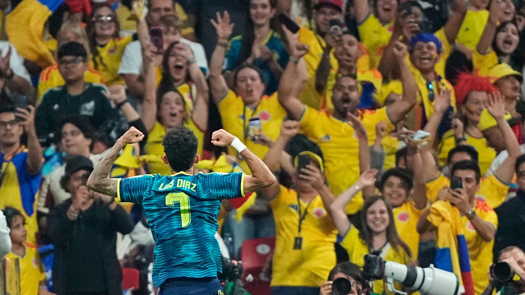 El colombiano Luis Díaz celebra después de anotar el segundo gol de Colombia en el partido ante Uzbekistán por el Grupo K del Mundial, el 17 de junio de 2026, en Ciudad de México.