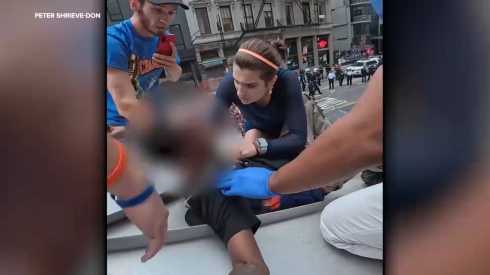 Off-duty first responders help save man in New York from overdose during the Knicks parade Off-duty first responders help save man in New York from overdose during the Knicks parade