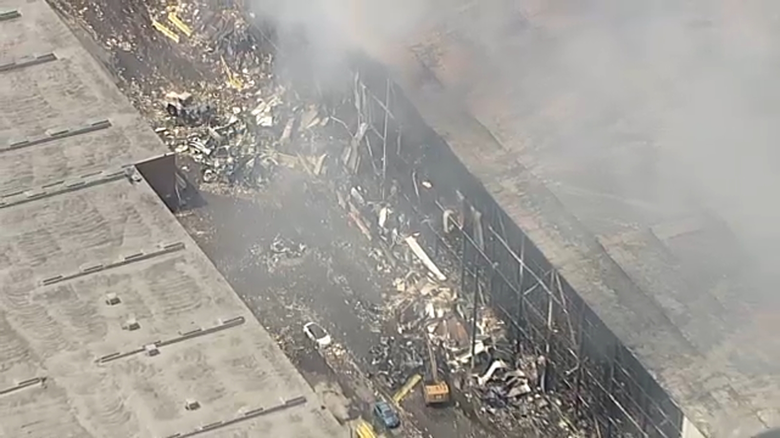 EPA tracking air quality as dangerous pollution levels recorded overnight near Lineage warehouse fire in Boyle Heights EPA tracking air quality as dangerous pollution levels recorded overnight near Lineage warehouse fire in Boyle Heights