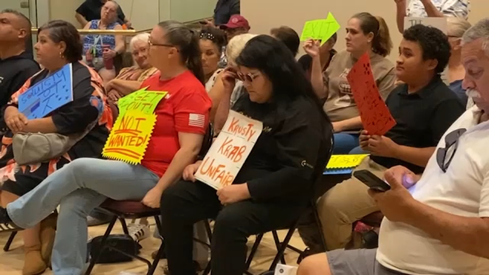 Tensions rise at Avenal city council meeting as recalled officials refuse to step down