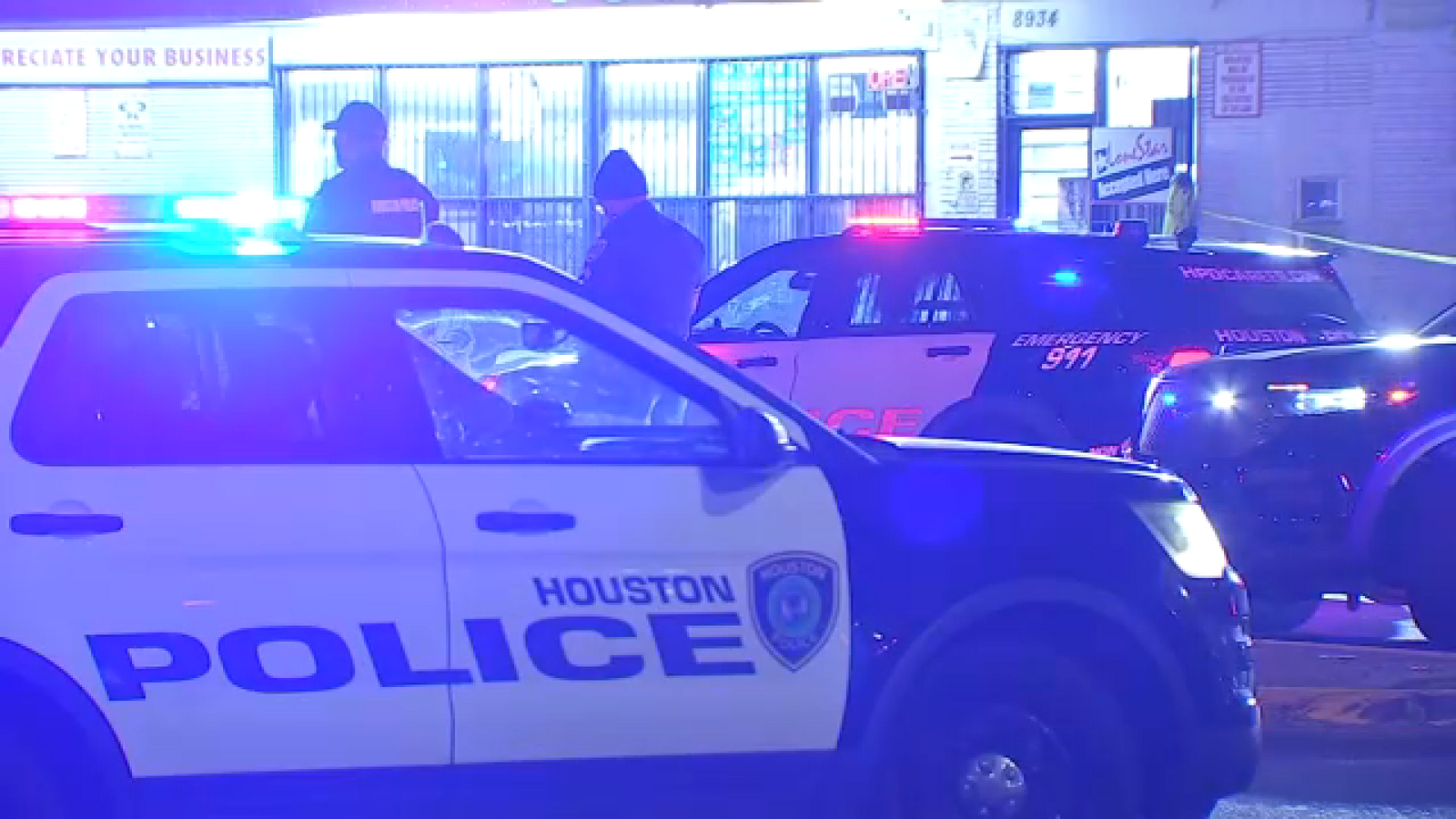 Police search for suspect after man was shot inside Sunnyside convenience store