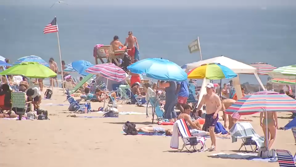 New Jersey residents head to the beach to stay cool during heat wave